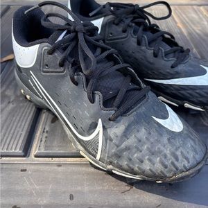 Nike women’s softball cleats